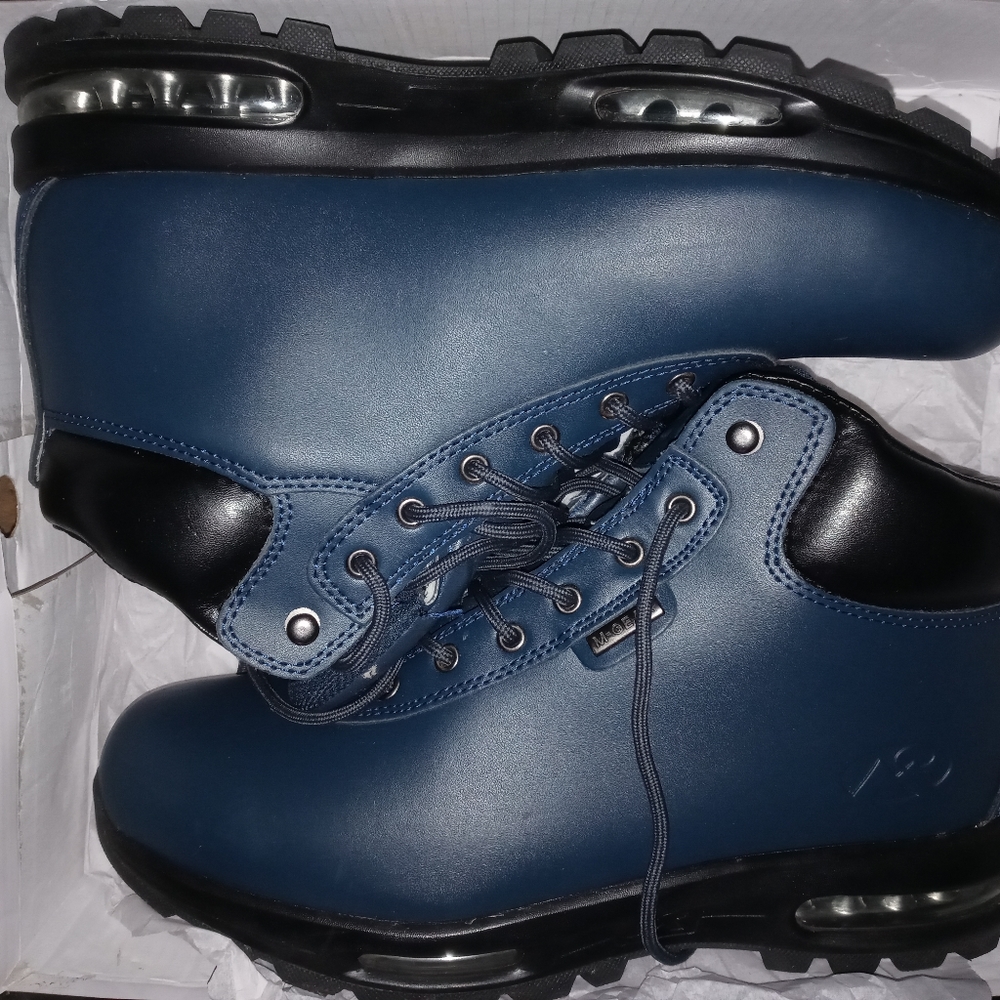 Blue Boost Size 11 Use But Is Like New - image 1